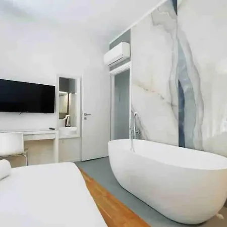 130m Luxury In The Heart Of Apartment Athens